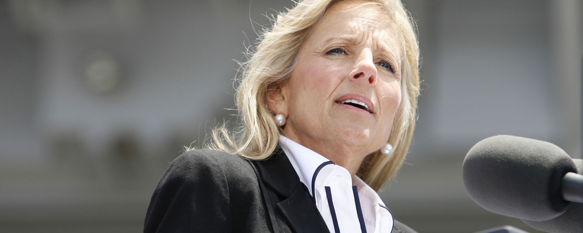 Dr. Jill Biden speaks to sailors in front of the USS Ronald Reagan at the Naval Air Station North Island in Coronado, Calif. Thursday, May 14, 2009. - Sputnik International, 1920, 12.07.2022