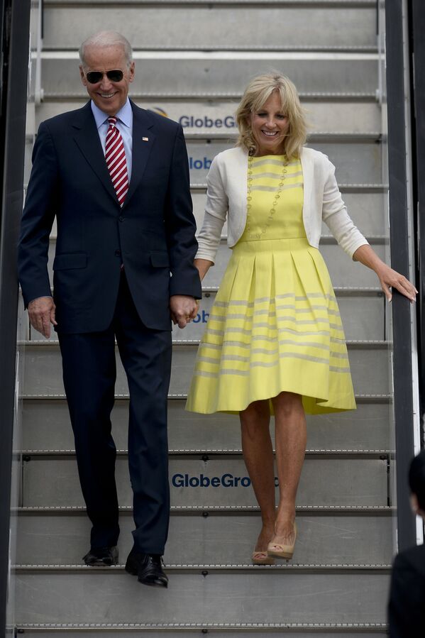 Vice-President Joe Biden, left, and wife Jill arrive at Henri Coanda International Airport in Otopeni, Romania, Tuesday, 20 May 2014 at the beginning of a two-day official visit.  - Sputnik International