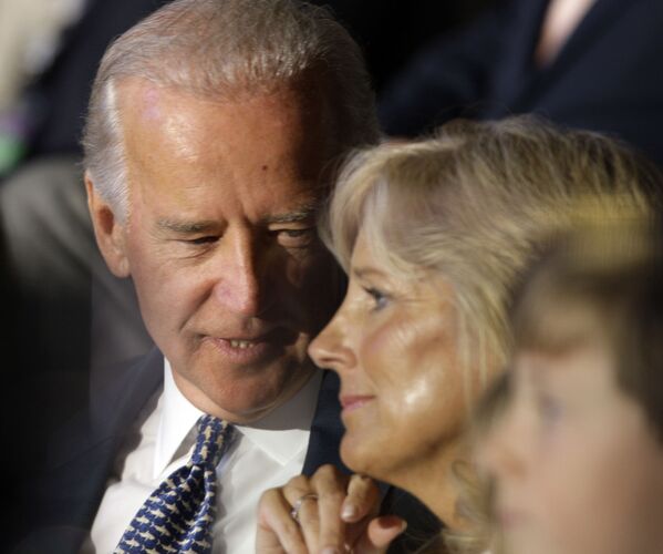 The Democrats' vice-presidential candidate, Delaware senator Joe Biden, and wife Jill, talk as they take their seats at the Democrat National Convention in Denver, Colorado, Monday, 25 August 2008.  - Sputnik International