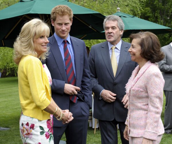 Britain's Prince Harry talks with Jill Biden, left, British Ambassador Sir Peter Westmacott, second from right, and Sir Peter's wife Susie Nemazee, right, during a reception at the British Ambassador's Residence in Washington, Monday, 7 May 2012. - Sputnik International