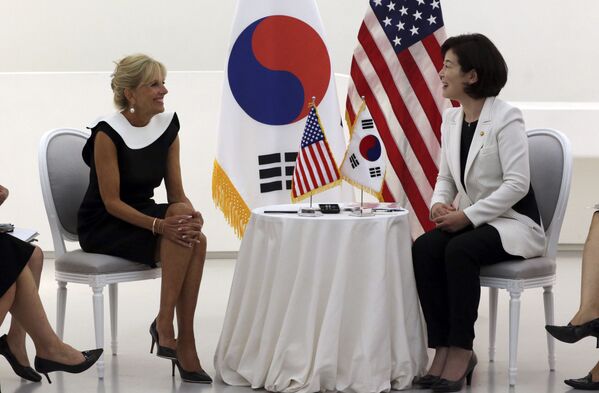 Jill Biden, wife of US vice-president Joe Biden, left, talks with Kim Hee-jung, South Korean Minister of Gender Equality and Family during their meeting at the Dongdaemun Design Plaza in Seoul, South Korea, Saturday, 18 July 2015.  - Sputnik International