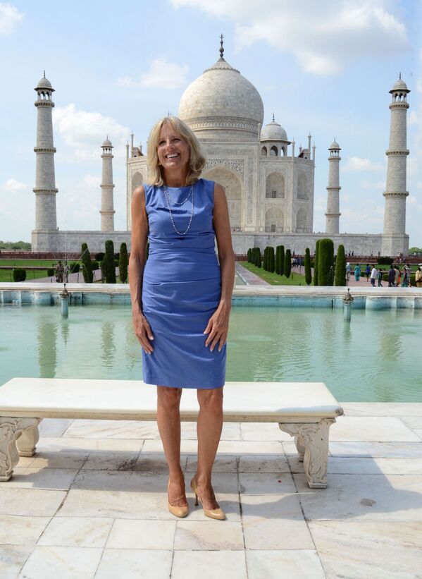 Jill Biden, wife of US vice-president Joe Biden, poses in front of the Taj Mahal in Agra, India, Tuesday, 23 July 2013. - Sputnik International