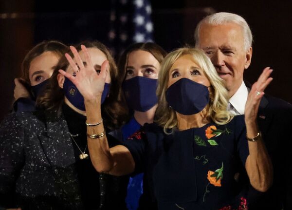 Democrat 2020 US presidential nominee Joe Biden is accompanied on stage by his wife Jill and his granddaughters after speaking during his election rally, in the wake of news media announcing that he has won the election, in Wilmington, Delaware, US, 7 November 2020.  - Sputnik International