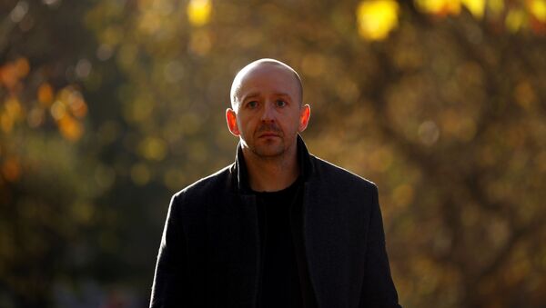 Lee Cain, who has resigned as Downing Street Director of Communications, walks through St James's Park in London, England, 12 November 2020. - Sputnik International