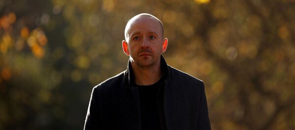 Lee Cain, who has resigned as Downing Street Director of Communications, walks through St James's Park in London, England, 12 November 2020. - Sputnik International