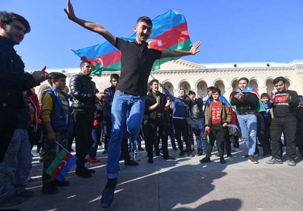 People celebrate the end of hostilities in Nagorno-Karabakh region.  - Sputnik International