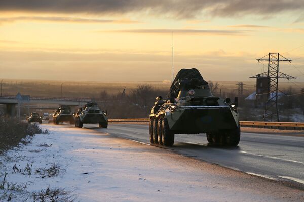A Russian peacekeeping convoy passes the Samara region on their way to Nagorno-Karabakh. - Sputnik International