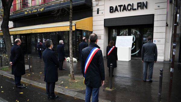 Philippe Duperron, president of the association 13onze15, Fraternite et Verite which represents the victims of the Paris attacks, French Prime Minister Jean Castex, Paris Mayor Anne Hidalgo, Justice Minister Eric Dupond-Moretti, Interior Minister Gerald Darmanin and Mayor of Paris' 11th arrondissement Francois Vauglin pay tribute outside the Bataclan concert venue during ceremonies marking the fifth anniversary of the November 2015 jihadist attacks in which 130 people were killed in Paris, France November 13, 2020 - Sputnik International