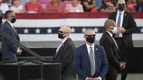 Secret Service agents watch the crowd as President Donald Trump addresses supporters during a campaign rally at the Ocala International Airport, Friday, Oct. 16, 2020, in Ocala, Fla. - Sputnik International