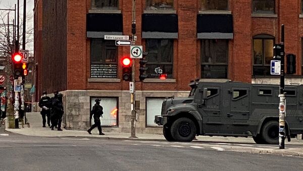 Police maintain a security cordon after media reports of a hostage incident at the offices of gaming software developer Ubisoft in Montreal, Quebec, Canada November 13, 2020. - Sputnik International