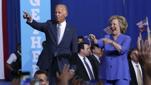 Democratic presidential candidate Hillary Clinton, right, and Vice President Joe Biden wave as they arrive at a campaign rally Monday, Aug. 15, 2016, in Scranton, Pa. - Sputnik International