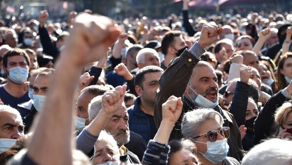 People protest during a rally against the country's agreement to end fighting with Azerbaijan over the disputed Nagorno-Karabakh region outside the government headquarters in Yerevan on November 11, 2020. - Sputnik International