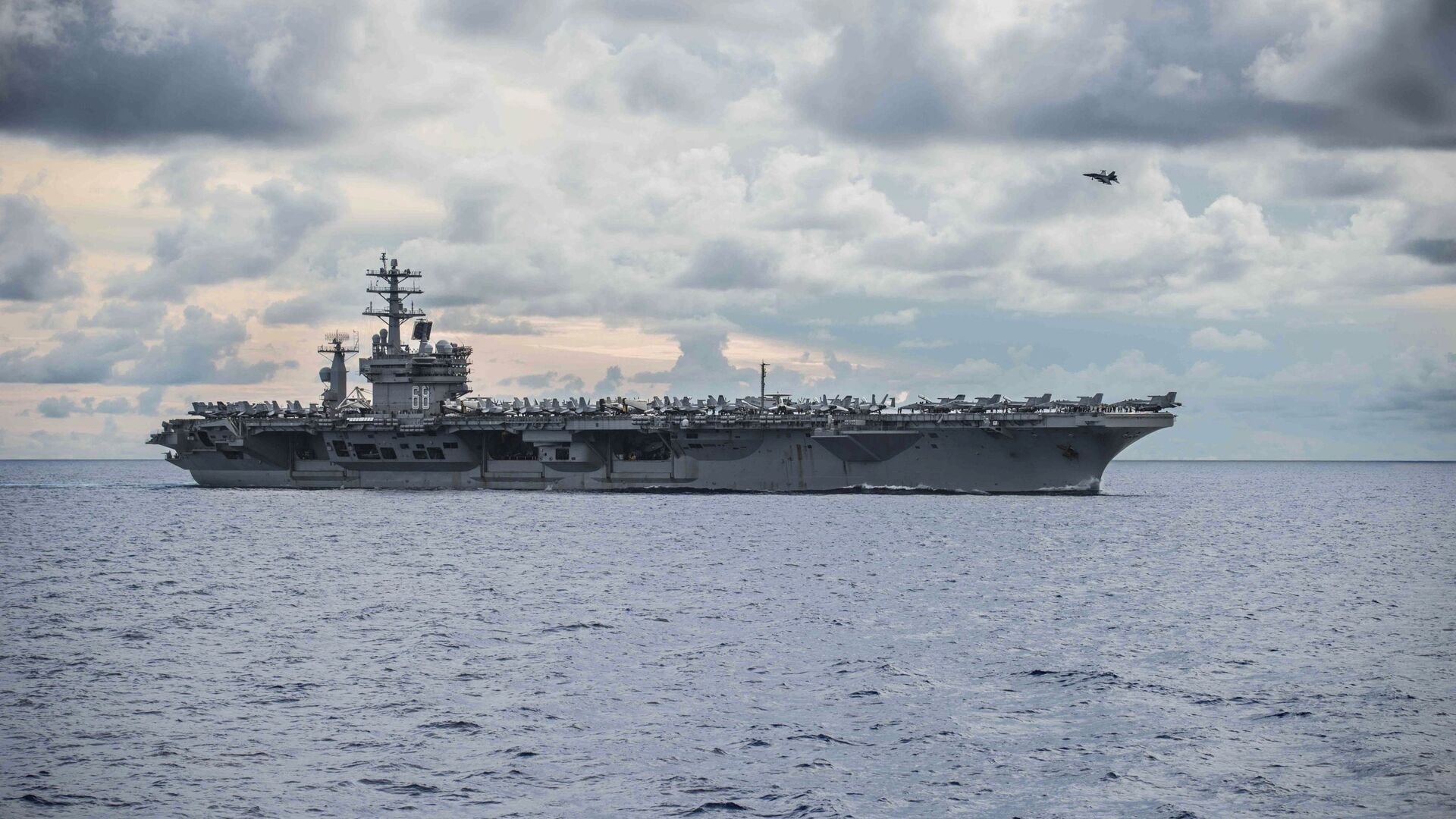 In this photo provided by U.S. Navy, USS Nimitz (CVN 68) steams alongside the Navy's only forward-deployed aircraft carrier USS Ronald Reagan (CVN 76, not in photo) in the South China Sea, Monday, July 6, 2020. - Sputnik International, 1920, 03.04.2023