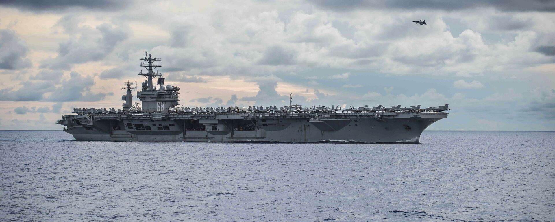 In this photo provided by U.S. Navy, USS Nimitz (CVN 68) steams alongside the Navy's only forward-deployed aircraft carrier USS Ronald Reagan (CVN 76, not in photo) in the South China Sea, Monday, July 6, 2020. - Sputnik International, 1920, 15.06.2021