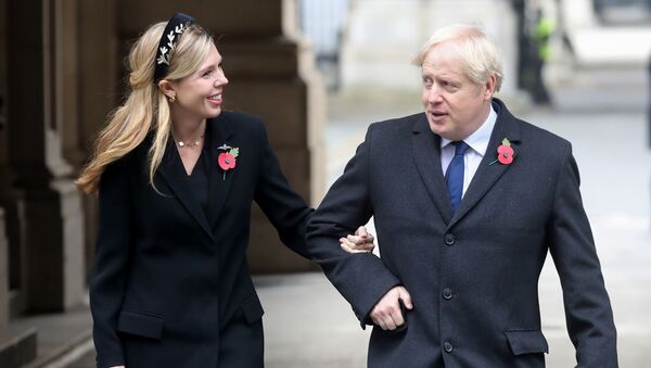 Britain's Prime Minister Boris Johnson (R) and his parter Carrie Symonds (L) meet veterans at the Remembrance Sunday ceremony at the Cenotaph on Whitehall in central London, on November 8, 2020 - Sputnik International