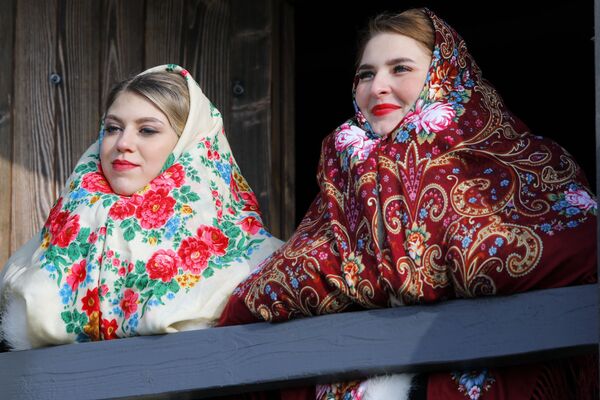 Women take part in the opening of the Slobozhanschina historical and cultural complex in the Belgorod Region on 14 November 2020. - Sputnik International