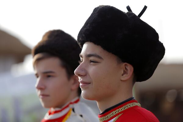 Young men dressed in historical costumes watch the opening of the Slobozhanschina historical and cultural complex in the Belgorod Region.  - Sputnik International