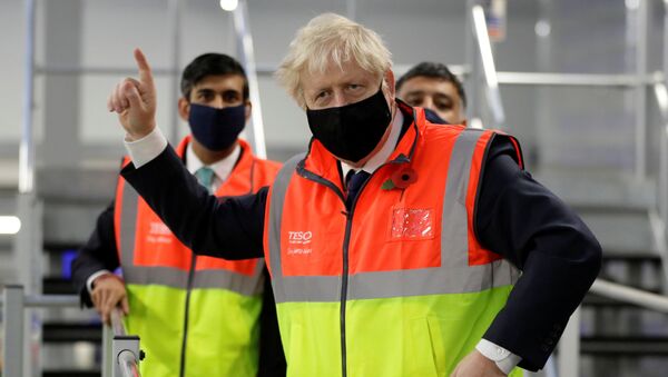 Britain's Prime Minister Boris Johnson visits a tesco.com distribution centre in London - Sputnik International