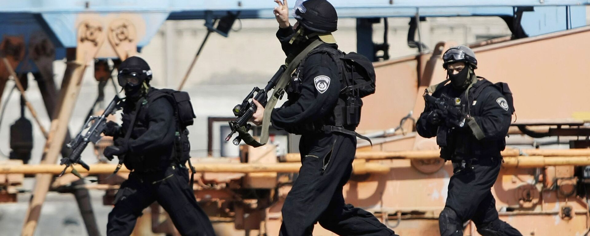 Israeli special forces police officers run during a drill simulating an attack on a bus, in the port of Ashdod, Israel (File) - Sputnik International, 1920, 25.05.2022
