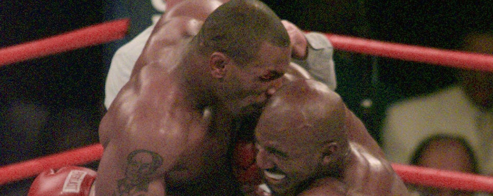 FILE -- Mike Tyson bites into the ear of Evander Holyfield in the third round of their WBA Heavyweight match Saturday, June 28, 1997, at the MGM Grand in Las Vegas - Sputnik International, 1920, 17.11.2020