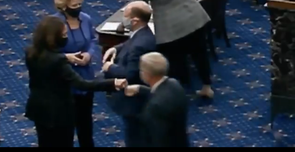 Lindsey Graham Comments on His Viral Fist Bump with Kamala Harris Lindsey Graham Comments on His Viral Fist Bump with Kamala Harris - Sputnik International