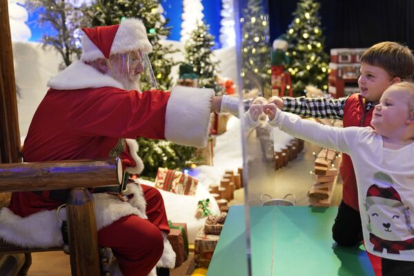 How COVID-19 Won't Steal Christmas: Santa's Ingenious Tricks to Save Pandemic-Marred Holiday Season - Sputnik International