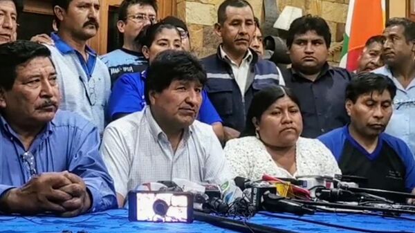 Former Bolivian president Evo Morales with leaders of his MAS-IPSP party and social movements on Tuesday November 17 2020 - Sputnik International