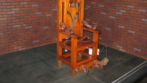 Old Sparky, the decommissioned electric chair in which 361 prisoners were executed between 1924 and 1964, is pictured 05 November 2007 at the Texas Prison Museum in Huntsville, Texas. From the chaplain who shares the condemned prisoner's final hours to the guard who attaches the needles and the prison director who orders the fatal injection : the relentless march of Texas executions is taking a heavy toll.  - Sputnik International