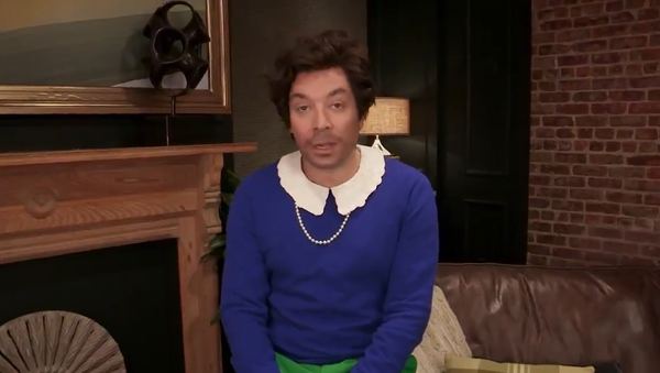 Screenshot from The Tonight Show's 73 Questions With Harry Styles, with Jimmy Fallon impersonating Harry Styles - Sputnik International