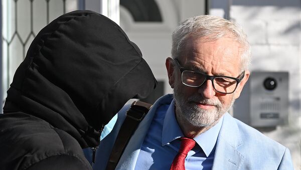 Jeremy Corbyn (R), former leader of Britain's Labour Party, leaves his home in north London on 18 November 2020. Sir Keir Starmer, the leader of Britain's main opposition Labour party, refused to re-admit his predecessor Corbyn to its parliamentary ranks as a row over anti-Semitism intensified. - Sputnik International