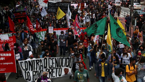 Demonstrators march in Sao Paulo during the National Black Consciousness Day and in protest against the death of Joao Alberto Silveira Freitas, a Black man beaten to death at a market in Porto Alegre, Brazil November 20, 2020 - Sputnik International