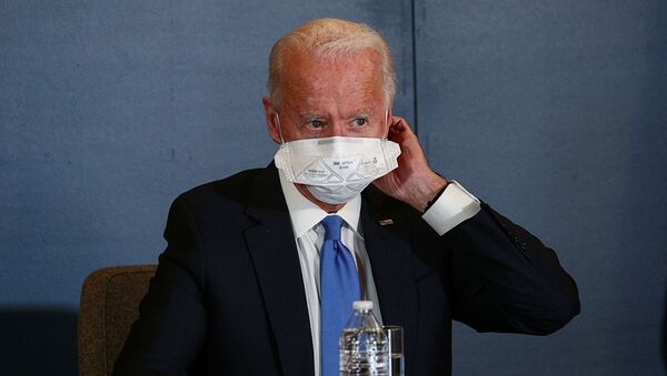 Joe Biden removes his face mask as he meets with Speaker of the House Nancy Pelosi (D-CA) and Senate Minority Leader Chuck Schumer (D-NY) at his transition headquarters in the Queen theater in Wilmington, Delaware, U.S., November 20, 2020.  - Sputnik International