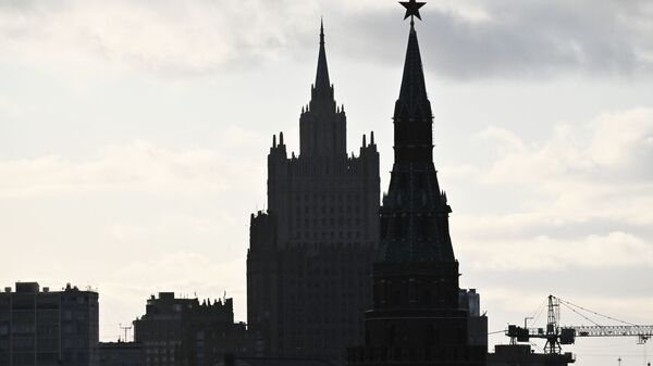 A view of the Russian Foreign Ministry and one of the Kremlin towers - Sputnik International