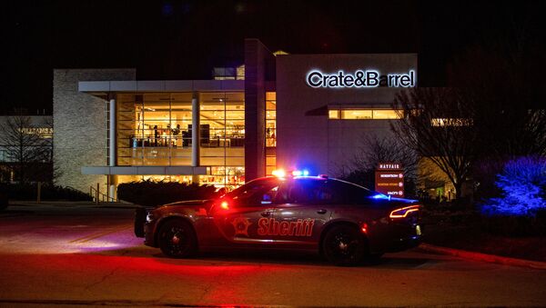 Emergency personnel work at the scene of a shooting at the Mayfair shopping mall in Wauwatosa, Wisconsin, U.S., November 20, 2020 - Sputnik International