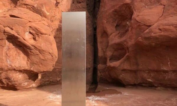 Aliens All Along: Mysterious Monolith Appears in Romania After Utah Desert Doppelganger Disappears Aliens All Along: Mysterious Monolith Appears in Romania After Utah Desert Doppelganger Disappears - Sputnik International