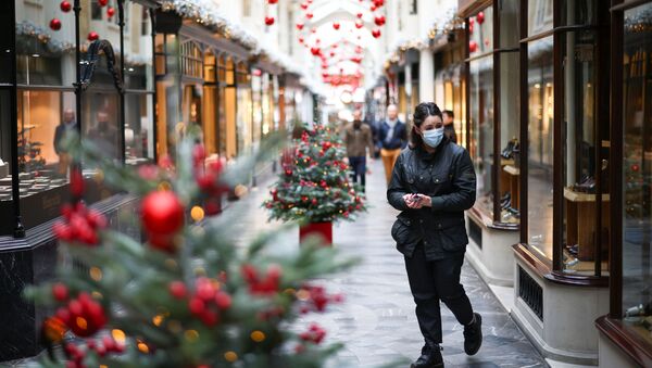 Woman walks through the Burlington Arcade adorned with Christmas decorations, in London - Sputnik International