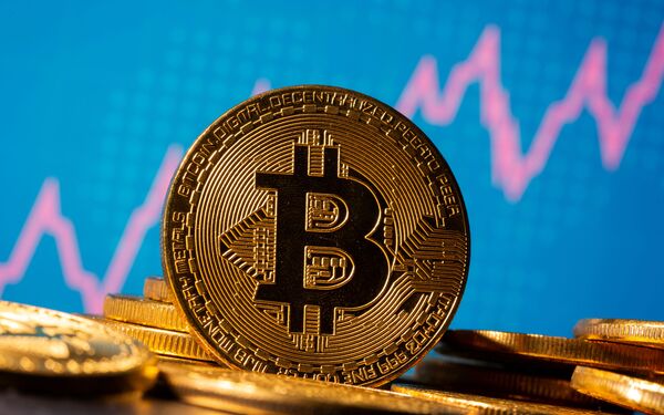 Bitcoin Drops 9.7% After Reaching Highest Point in Almost Three Years Bitcoin Drops 9.7% After Reaching Highest Point in Almost Three Years - Sputnik International