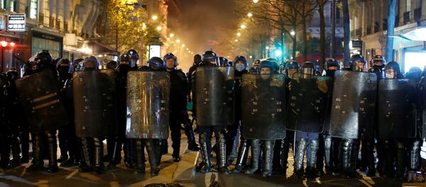 French CRS riot police form a line during a protest to show support for asylum seekers, and to denounce police violence and an unwelcoming policy towards migrants in France, after clashes sparked when French police cleared out a new migrant camp at Place de la Republique in Paris, France, November 24, 2020. - Sputnik International