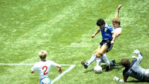 Diego Maradona scoring against England in 1986 - Sputnik International