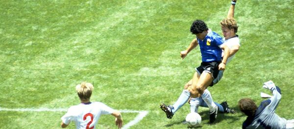 Diego Maradona scoring against England in 1986 - Sputnik International