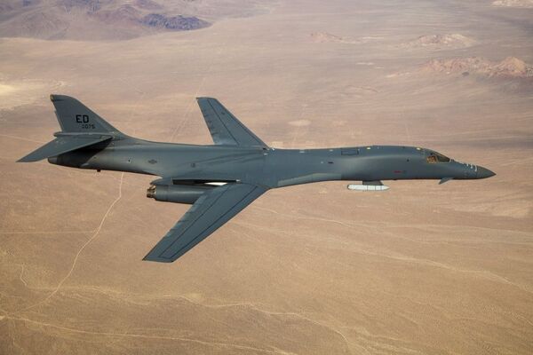 Photos: US Air Force Marks First by Flying B-1 Bomber With Externally-Mounted Cruise Missile Photos: US Air Force Marks First by Flying B-1 Bomber With Externally-Mounted Cruise Missile - Sputnik International