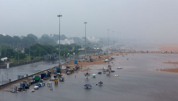A deserted Marina beach is seen during rains before Cyclone Nivar's landfall, in Chennai, India, November 25, 2020 - Sputnik International