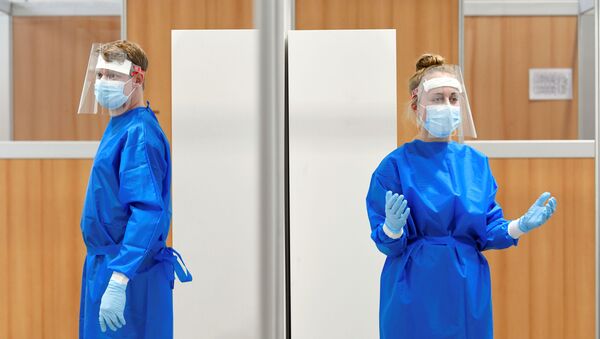 Health workers at the XL test facility where tests on the coronavirus disease (COVID-19) are held, in Utrecht, Netherlands, 17 November 2020.  - Sputnik International