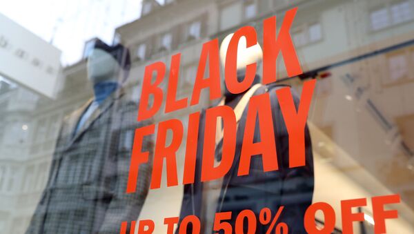 Special discount on Black Friday sales is offered at a fashion store, as the spread of the coronavirus disease (COVID-19) continues, in Zurich, Switzerland November 27, 2020.  REUTERS/Arnd Wiegmann - Sputnik International