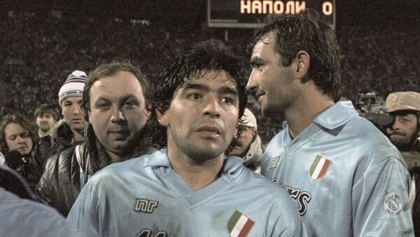 Diego Maradona (centre) of Italy's Napoli after a match with Moscow's Spartak in 1990. - Sputnik International
