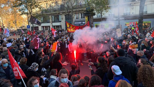 Demonstrators rally against the 'Global Security' bill in Paris, 28 November - Sputnik International