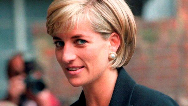 Princess Diana arrives at the Royal Geographical Society in London for a speech on the dangers of landmines throughout the world on 12 June 1997. - Sputnik International