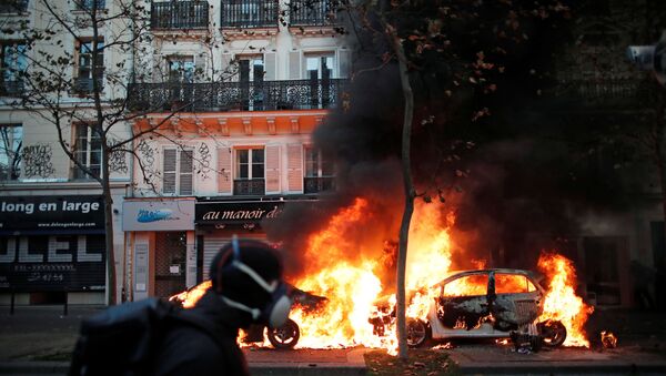 Cars burn during a demonstration against the Global Security Bill that rights groups say would make it a crime to circulate an image of a police officer's face and would infringe journalists' freedom in France, in Paris, November 28, 2020. - Sputnik International