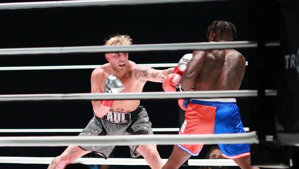 Jake Paul (grey trunks) fights Nate Robinson (red and blue trunks) during a cruiserweight boxing bout at the Staples Center - Sputnik International