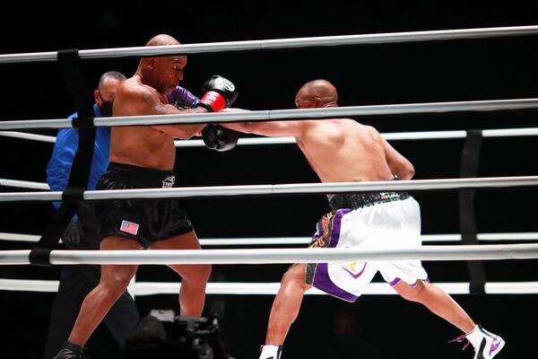 Has Boxing Become a Joke? UFC Boss Mocks Fight Game After Mayweather v Logan Paul Bout Confirmed Has Boxing Become a Joke? UFC Boss Mocks Fight Game After Mayweather v Logan Paul Bout Confirmed - Sputnik International
